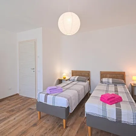 Lioelara בית הארחה 3*